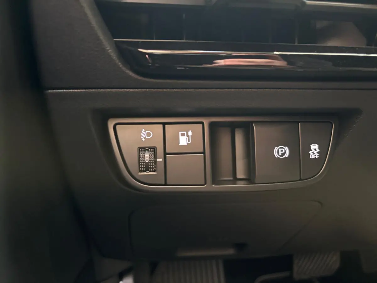 Light Edition 63 kWh Navigatie | Stoel + stuurverwarming | Achteruitrijcamera | Climate control |