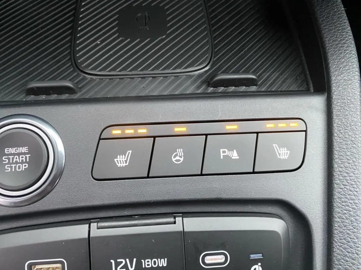 1.0 T-GDi MHEV GT-Line | Navigatie | Schuif/kantel dak | Stoel + Stuurverwarming | Cruise control | LM-Velgen | GT-Line