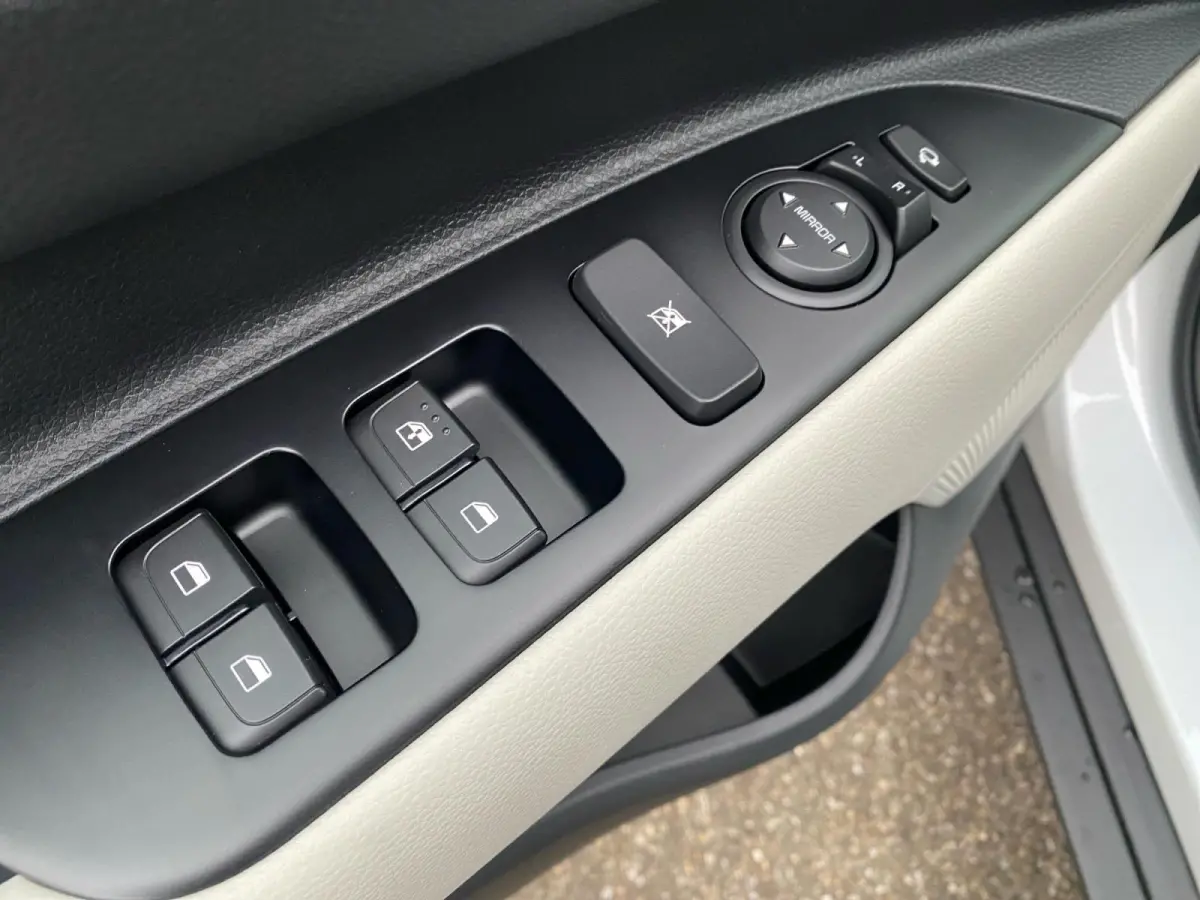 1.0 T-GDi MHEV GT-Line | Navigatie | Schuif/kantel dak | Stoel + Stuurverwarming | Cruise control | LM-Velgen | GT-Line