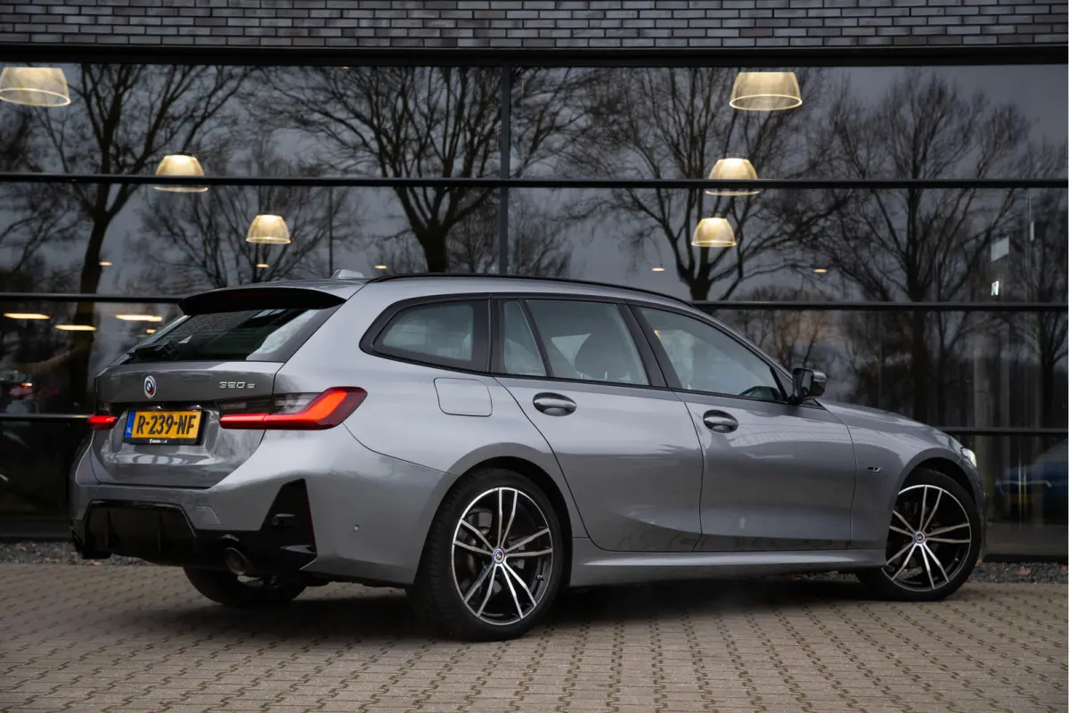 320e M-Sport , SOH 94% , Facelift!, Sfeerverlichting, Achteruitrijcamera