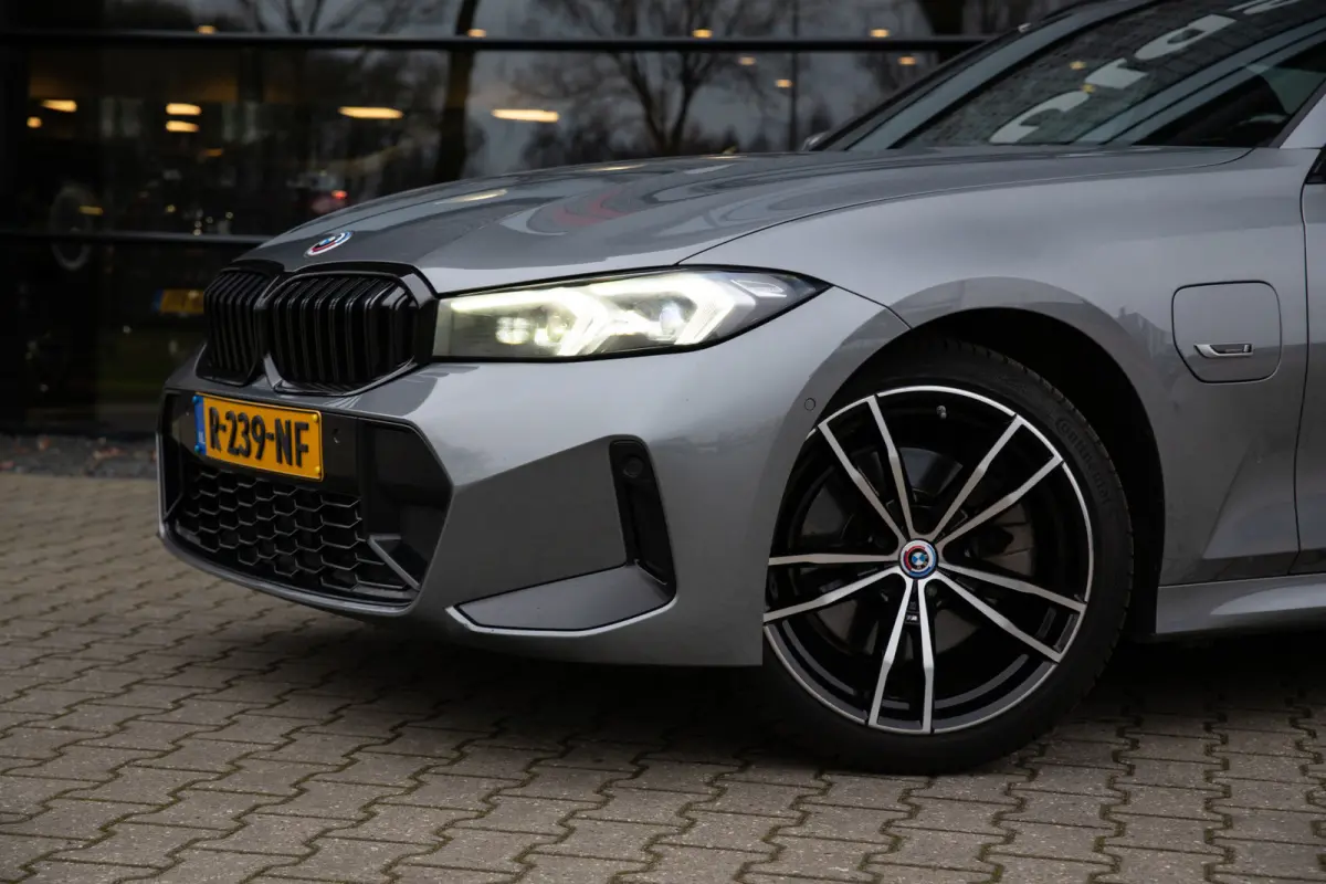 320e M-Sport , SOH 94% , Facelift!, Sfeerverlichting, Achteruitrijcamera