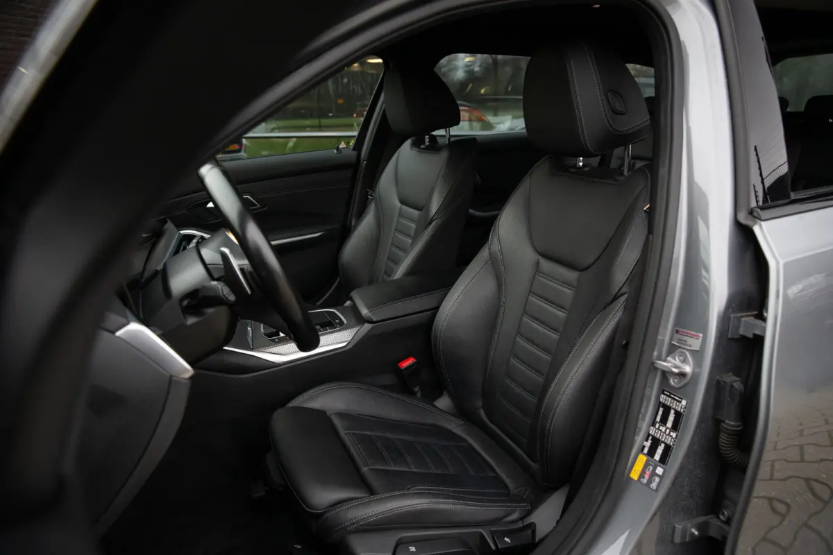 320e M-Sport , SOH 94% , Facelift!, Sfeerverlichting, Achteruitrijcamera