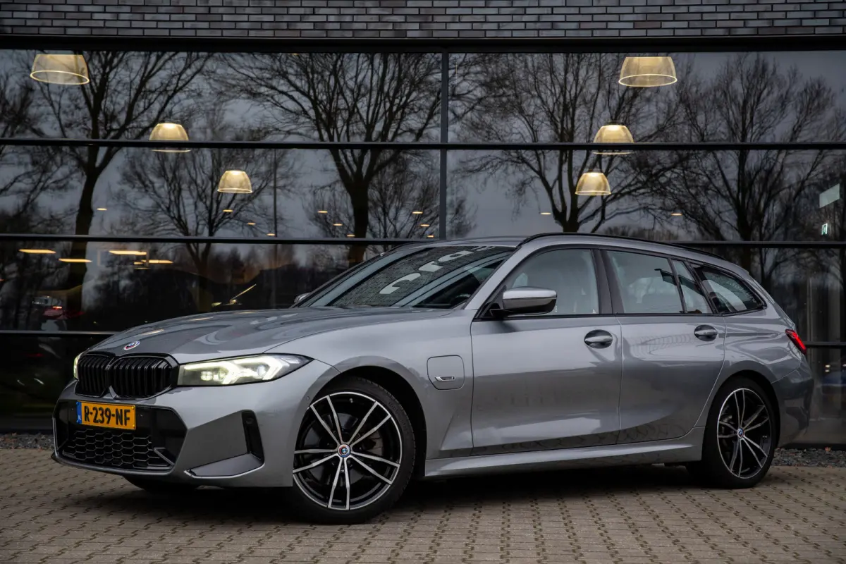 320e M-Sport , SOH 94% , Facelift!, Sfeerverlichting, Achteruitrijcamera