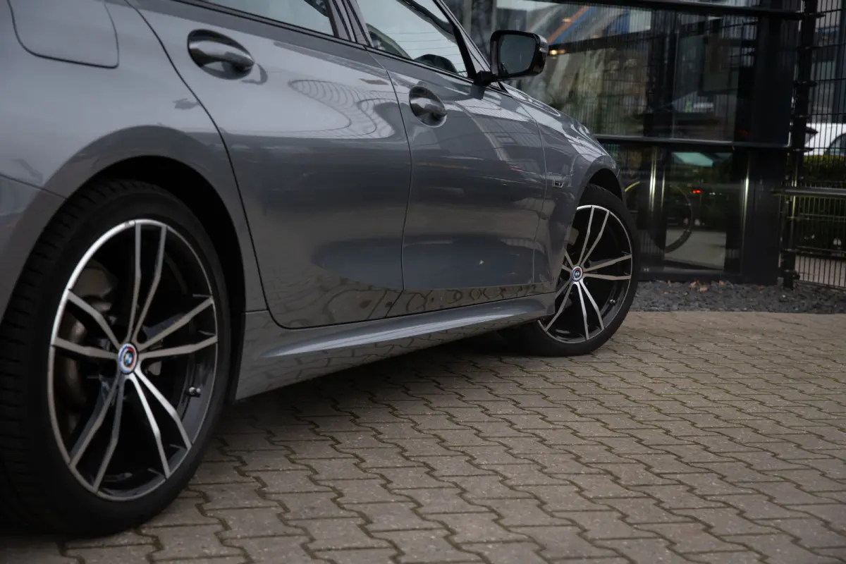 320e M-Sport , SOH 94% , Facelift!, Sfeerverlichting, Achteruitrijcamera