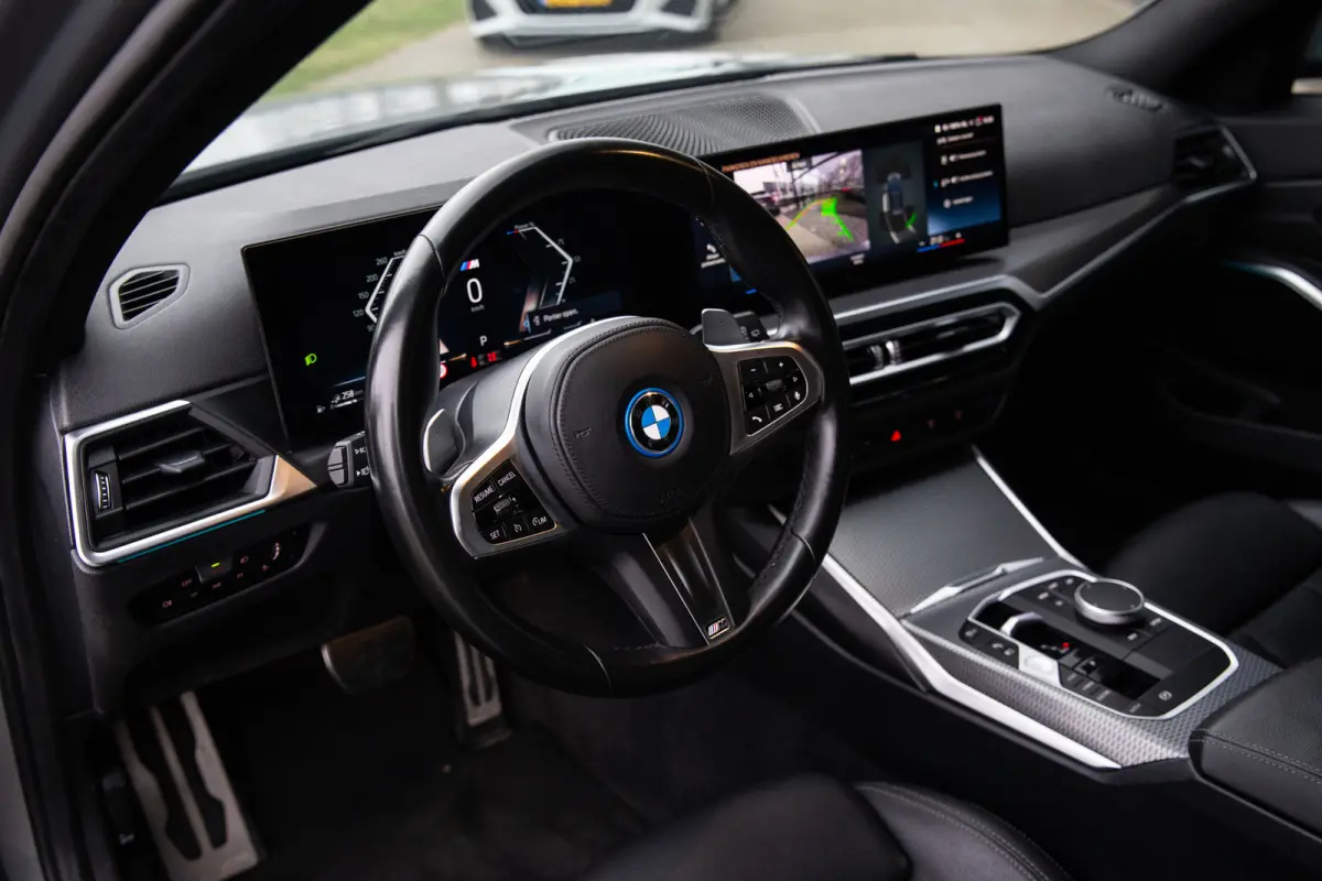 320e M-Sport , SOH 94% , Facelift!, Sfeerverlichting, Achteruitrijcamera