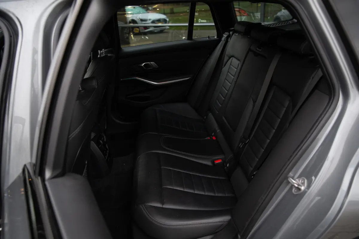 320e M-Sport , SOH 94% , Facelift!, Sfeerverlichting, Achteruitrijcamera