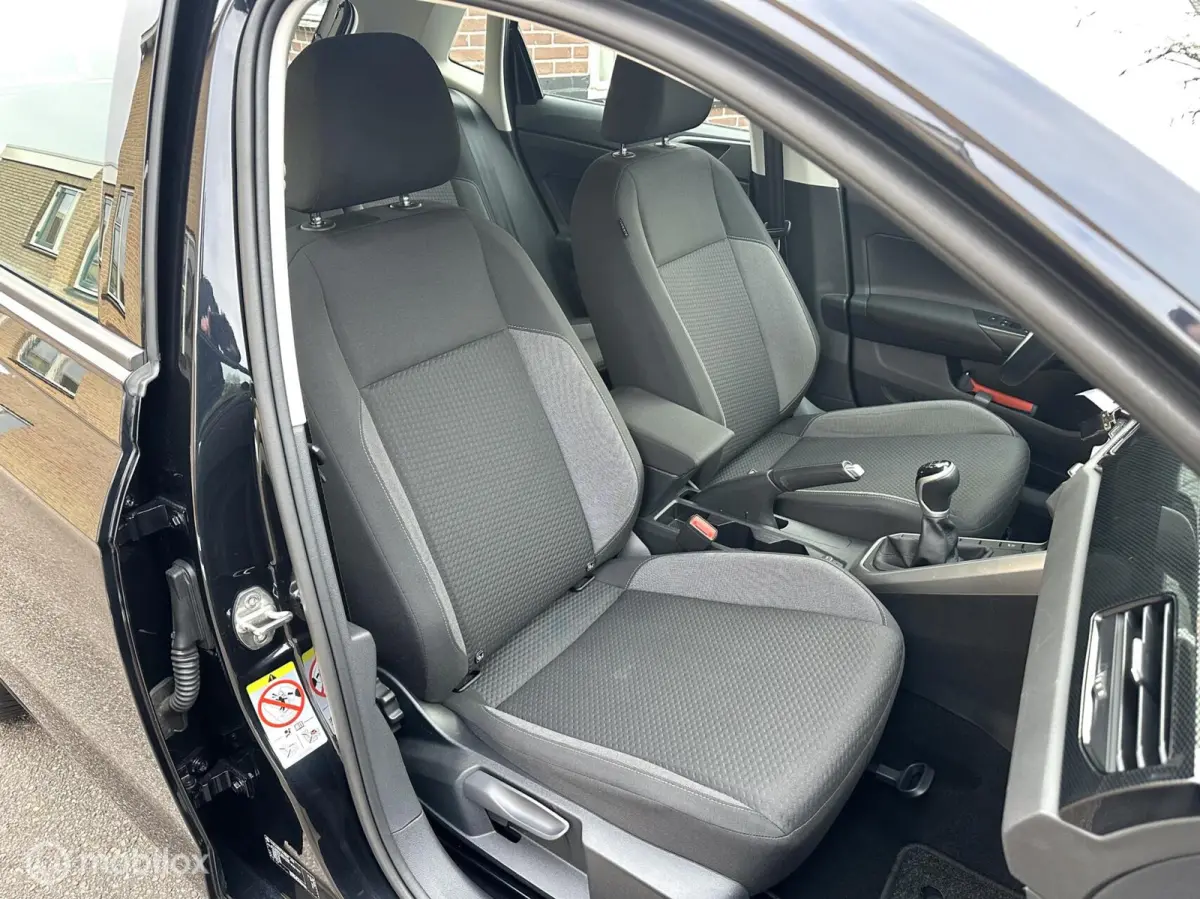 1.0 TSI 95pk Life Business NIEUW MODEL CLIMATE CONTROLE STOELVERWARMING CARPLAY NAVIGATIE ACHTERUITRIJ CAMERA MOOIE AUTO!!