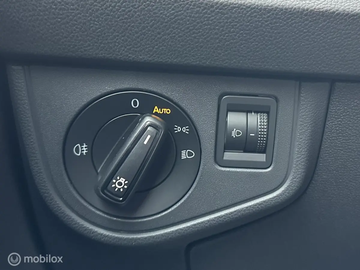 1.0 TSI 95pk Life Business NIEUW MODEL CLIMATE CONTROLE STOELVERWARMING CARPLAY NAVIGATIE ACHTERUITRIJ CAMERA MOOIE AUTO!!