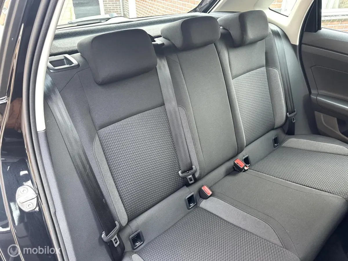 1.0 TSI 95pk Life Business NIEUW MODEL CLIMATE CONTROLE STOELVERWARMING CARPLAY NAVIGATIE ACHTERUITRIJ CAMERA MOOIE AUTO!!
