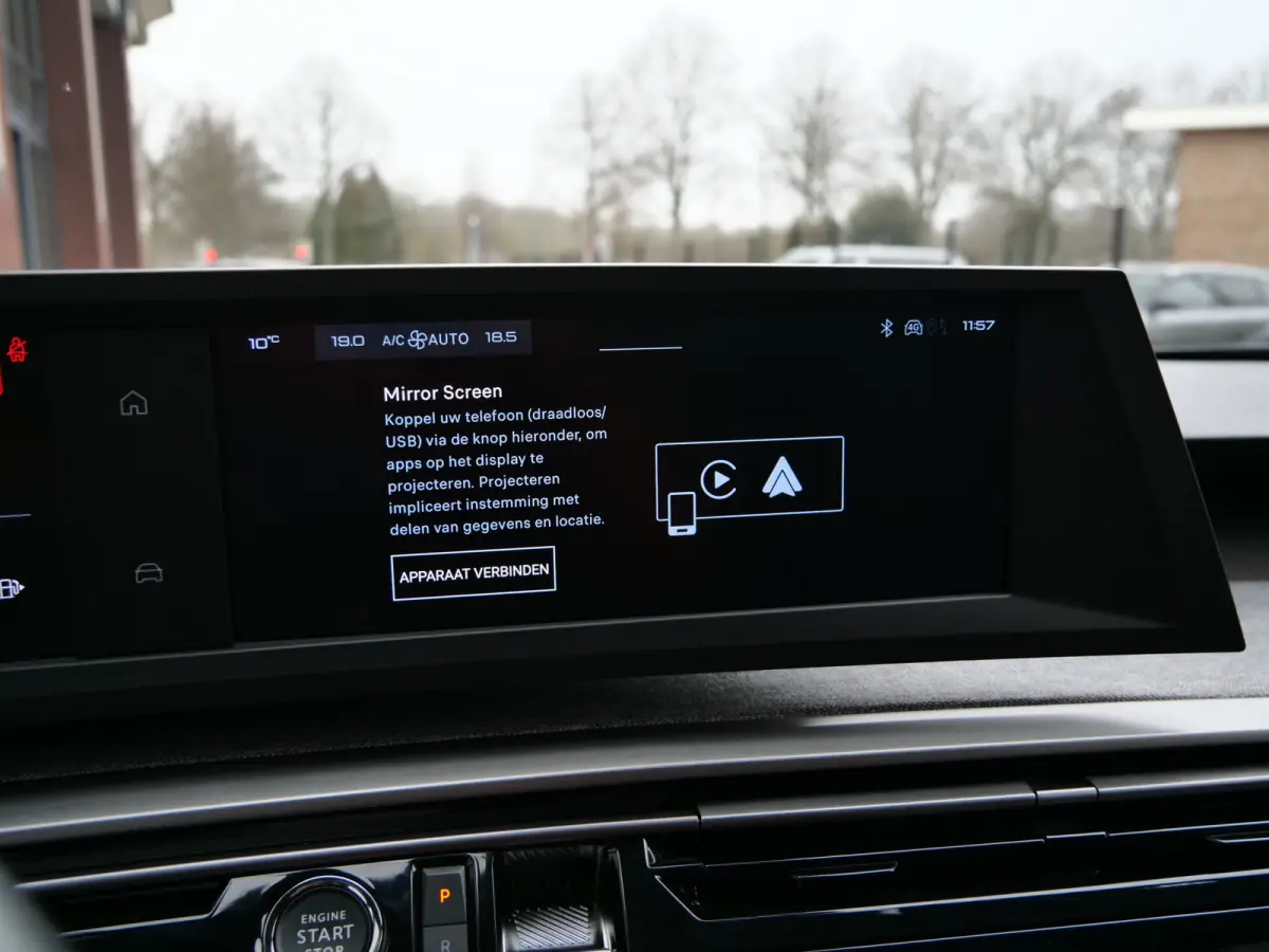 1.2 Hybrid 136 Pk Allure 7 persoons Automaat Camera / 19 inch / DAB / Apple Carplay