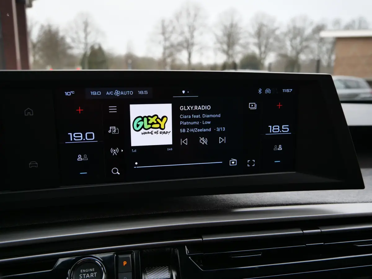1.2 Hybrid 136 Pk Allure 7 persoons Automaat Camera / 19 inch / DAB / Apple Carplay