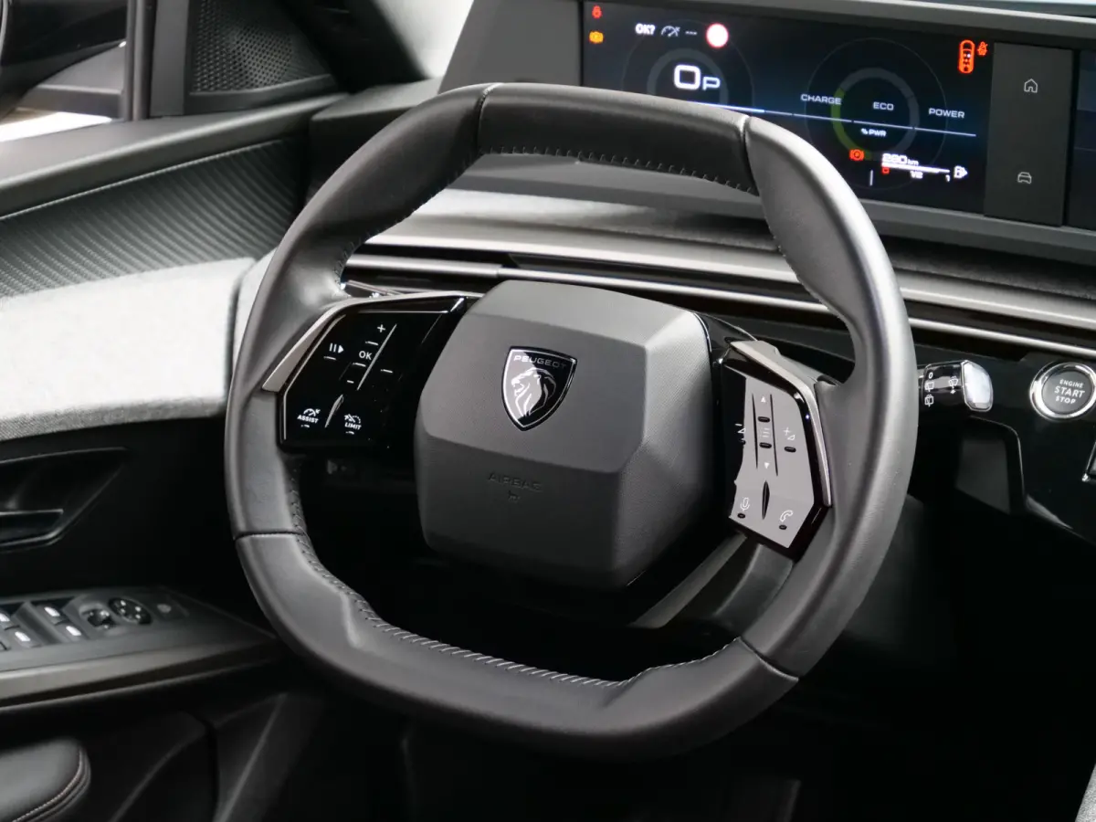 1.2 Hybrid 136 Pk Allure 7 persoons Automaat Camera / 19 inch / DAB / Apple Carplay