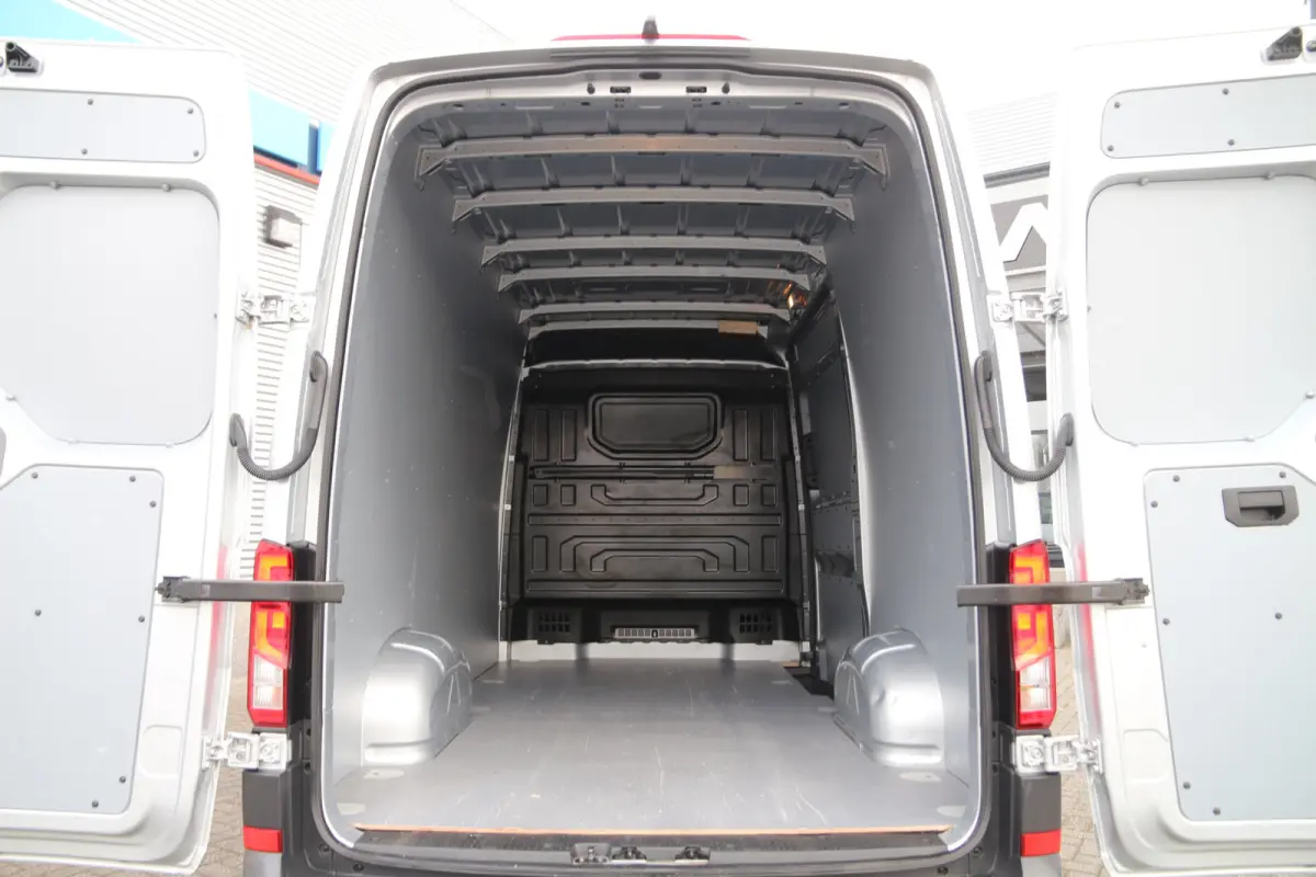2.0 TDI 140 L3H3 | Aut. | 3T trekgewicht | Navi | Camera | Airco..