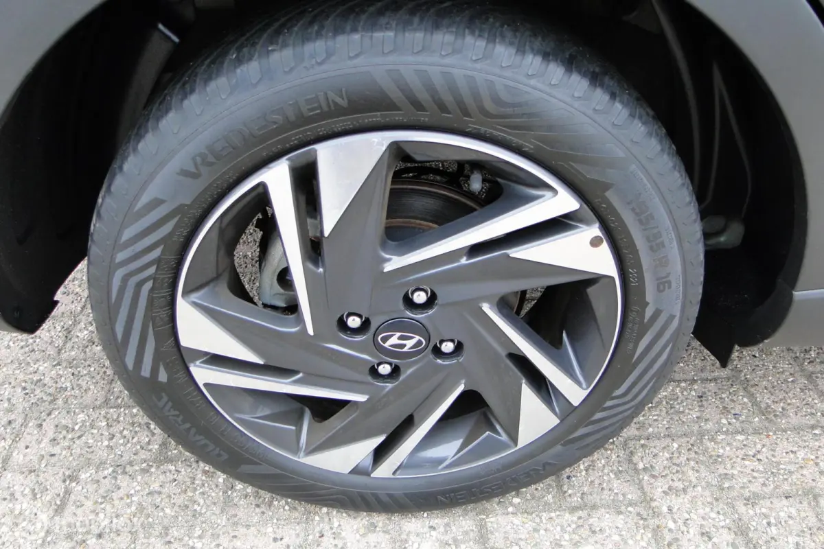 1.0, benzine, schakel, 61.537 km