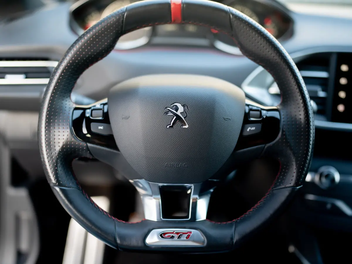 1.6 e-THP GTi 270 | Denon audio | Panodak | Camera | Stoelmassage | Prijs Rijklaar!!