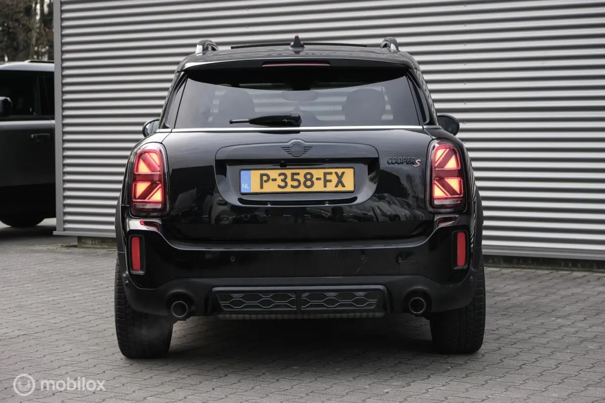 2.0 Cooper S John Cooper Works | LED | HUD |Stoelverwarming | PANO | JCW | Leder | 178PK