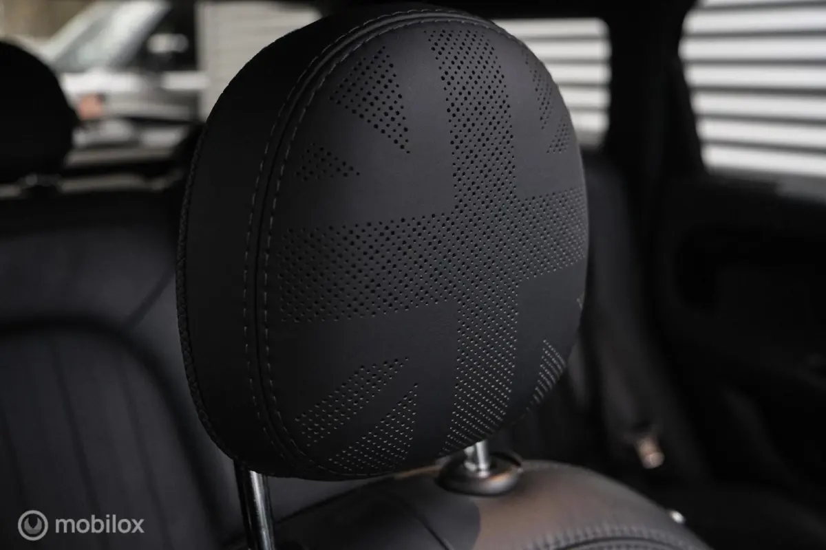 2.0 Cooper S John Cooper Works | LED | HUD |Stoelverwarming | PANO | JCW | Leder | 178PK