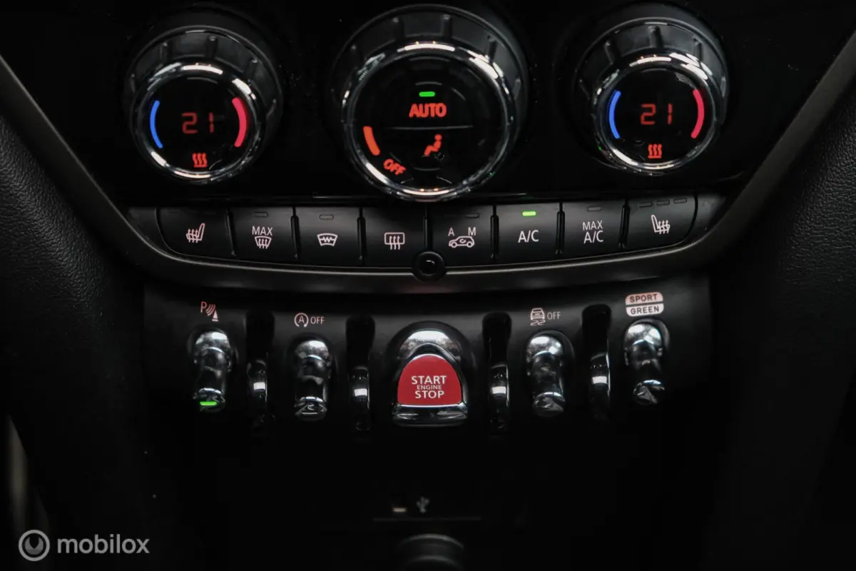 2.0 Cooper S John Cooper Works | LED | HUD |Stoelverwarming | PANO | JCW | Leder | 178PK