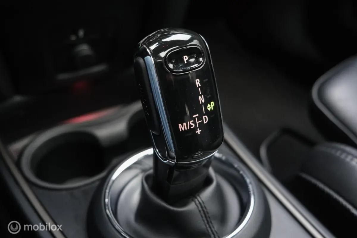 2.0 Cooper S John Cooper Works | LED | HUD |Stoelverwarming | PANO | JCW | Leder | 178PK