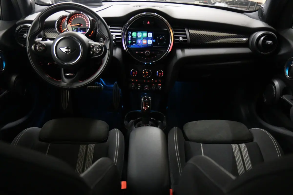 Mini 2.0 S JCW uitgevoerd/NAP/PANO/HUD/H-K/CARPLAY/STOELVER/VOL