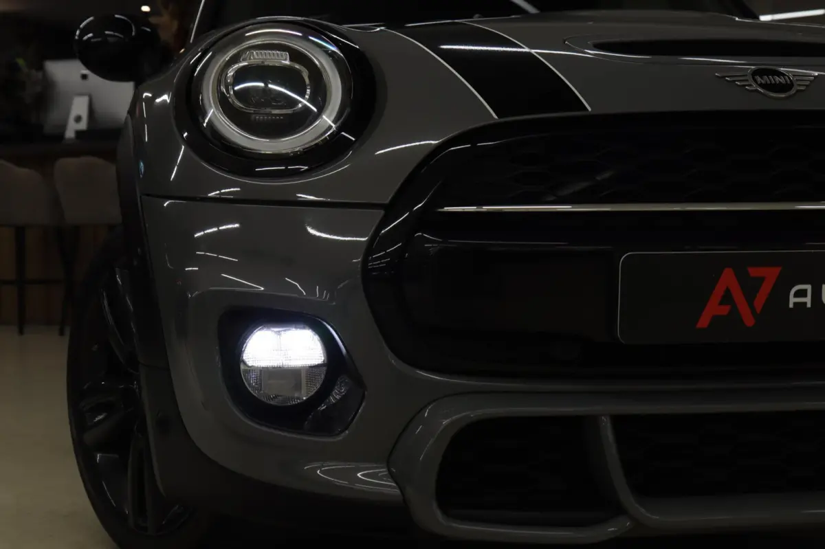 Mini 2.0 S JCW uitgevoerd/NAP/PANO/HUD/H-K/CARPLAY/STOELVER/VOL
