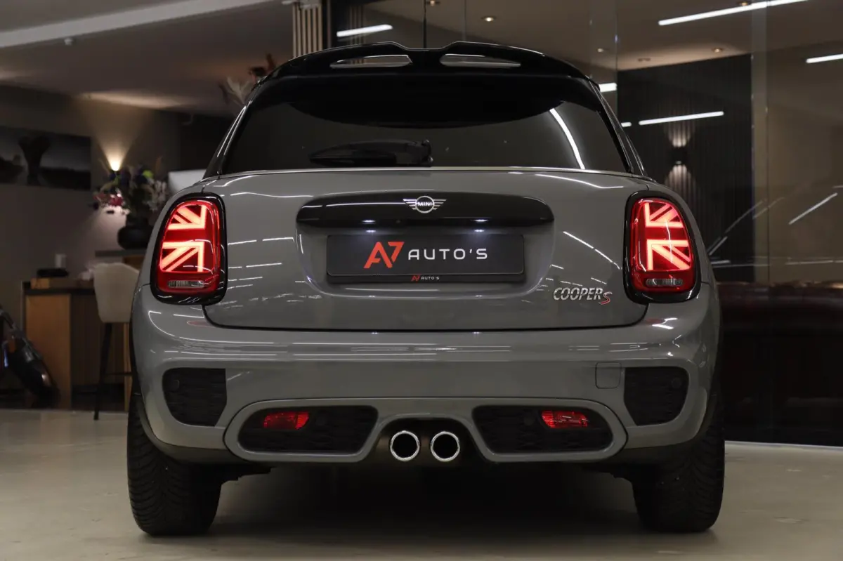 Mini 2.0 S JCW uitgevoerd/NAP/PANO/HUD/H-K/CARPLAY/STOELVER/VOL