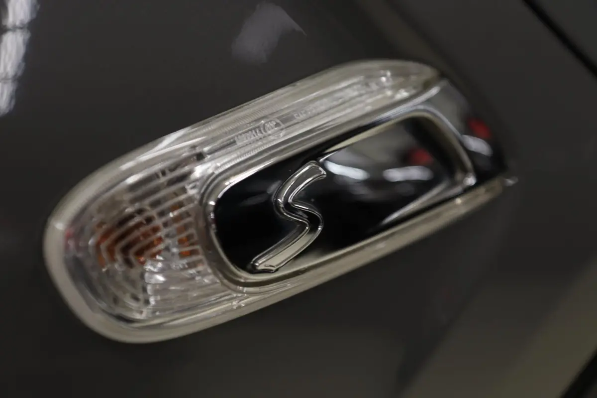Mini 2.0 S JCW uitgevoerd/NAP/PANO/HUD/H-K/CARPLAY/STOELVER/VOL