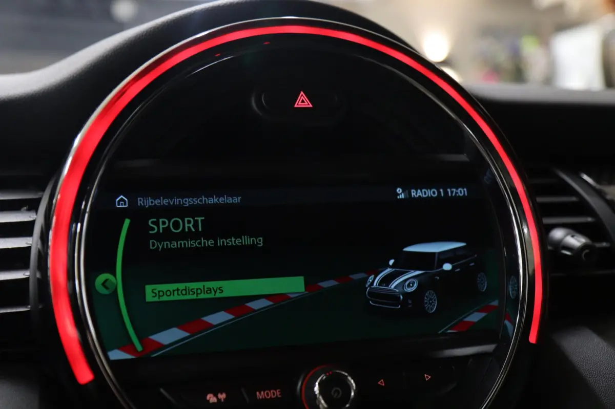 Mini 2.0 S JCW uitgevoerd/NAP/PANO/HUD/H-K/CARPLAY/STOELVER/VOL
