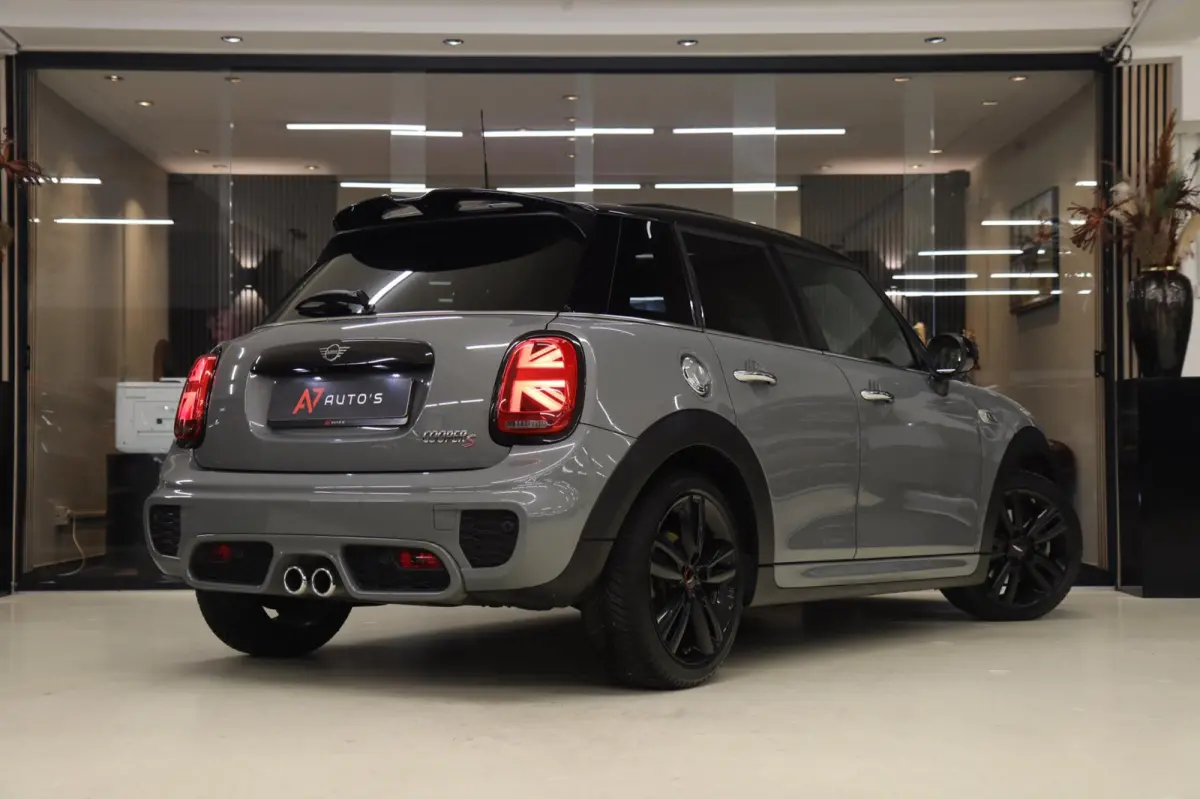 Mini 2.0 S JCW uitgevoerd/NAP/PANO/HUD/H-K/CARPLAY/STOELVER/VOL