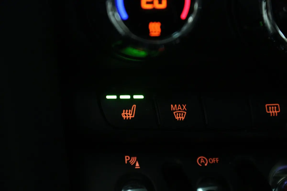 Mini 2.0 S JCW uitgevoerd/NAP/PANO/HUD/H-K/CARPLAY/STOELVER/VOL