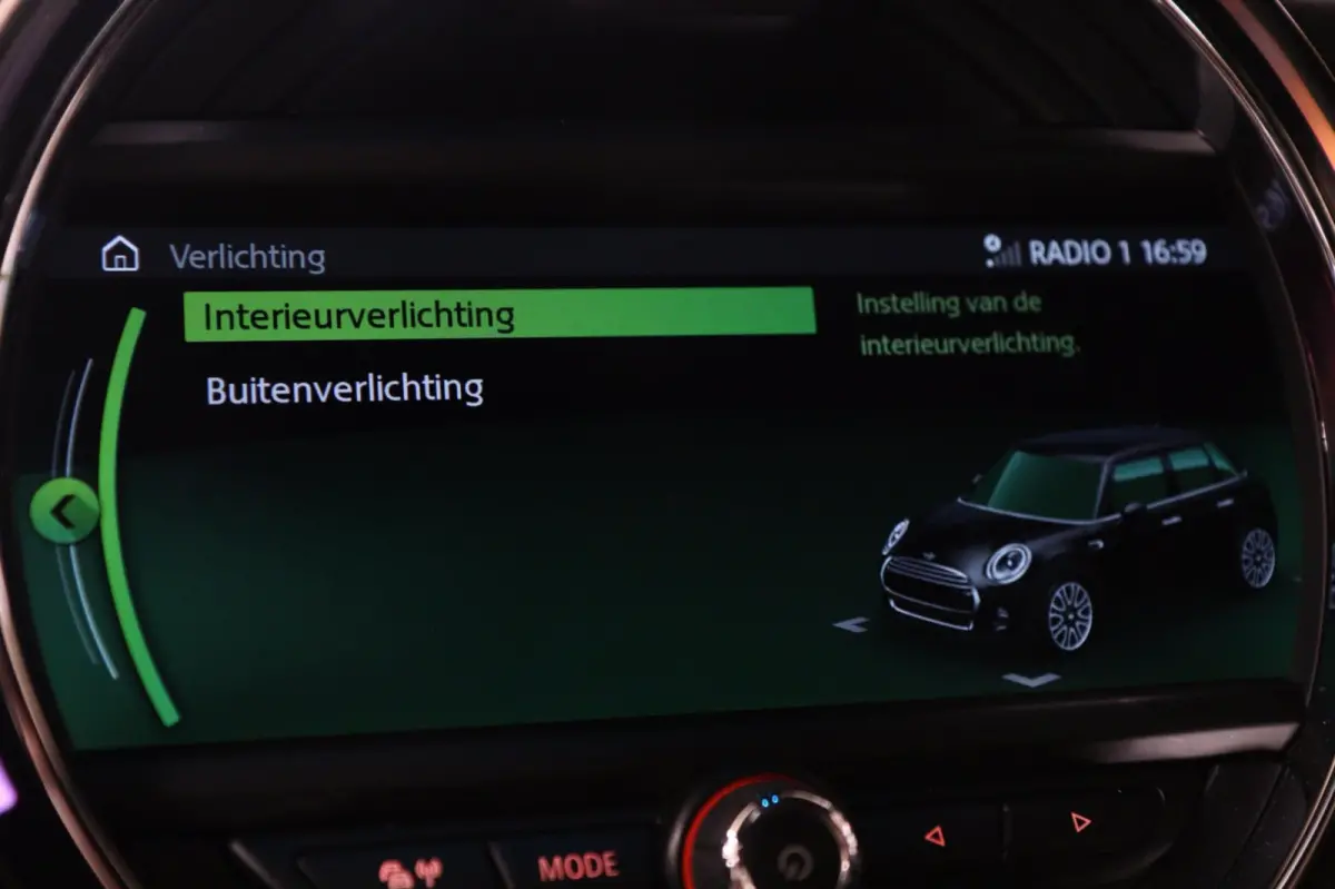 Mini 2.0 S JCW uitgevoerd/NAP/PANO/HUD/H-K/CARPLAY/STOELVER/VOL
