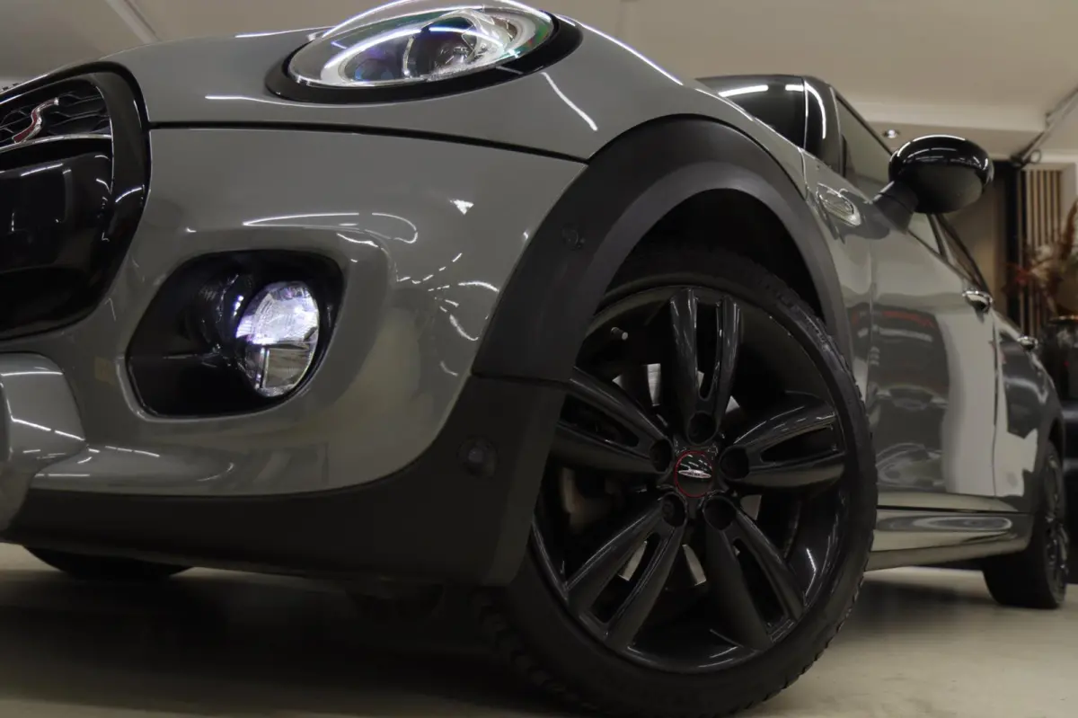 Mini 2.0 S JCW uitgevoerd/NAP/PANO/HUD/H-K/CARPLAY/STOELVER/VOL