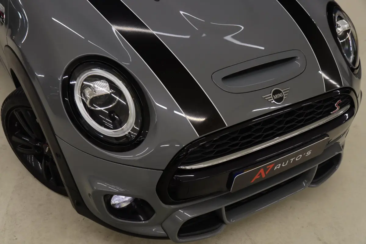 Mini 2.0 S JCW uitgevoerd/NAP/PANO/HUD/H-K/CARPLAY/STOELVER/VOL