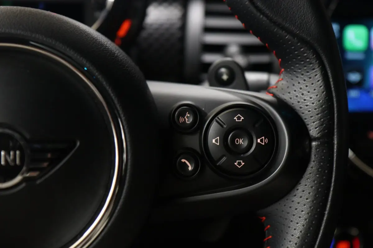 Mini 2.0 S JCW uitgevoerd/NAP/PANO/HUD/H-K/CARPLAY/STOELVER/VOL