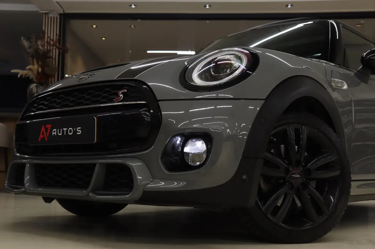 Mini 2.0 S JCW uitgevoerd/NAP/PANO/HUD/H-K/CARPLAY/STOELVER/VOL