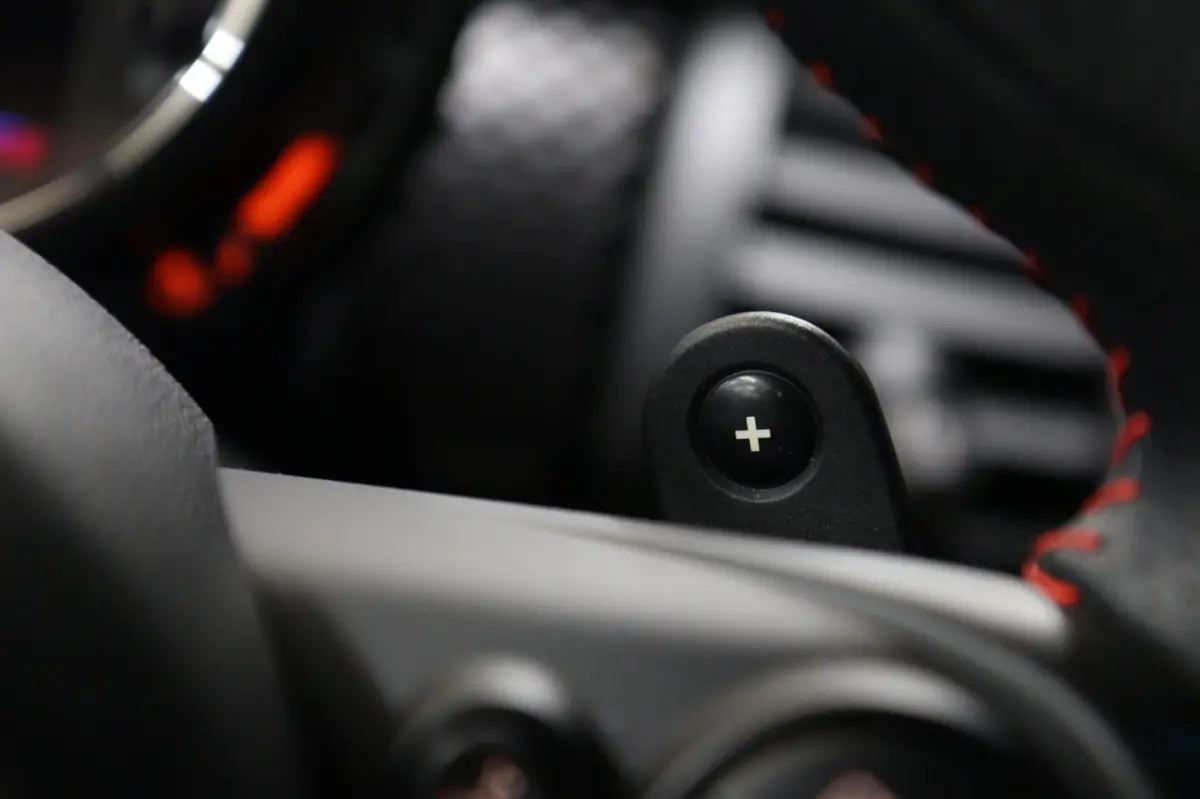 Mini 2.0 S JCW uitgevoerd/NAP/PANO/HUD/H-K/CARPLAY/STOELVER/VOL