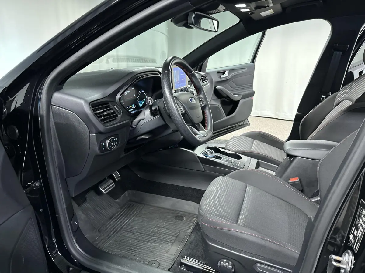 1.5 EcoBoost ST Line Business Automaat | 182 PK | Navi | LED