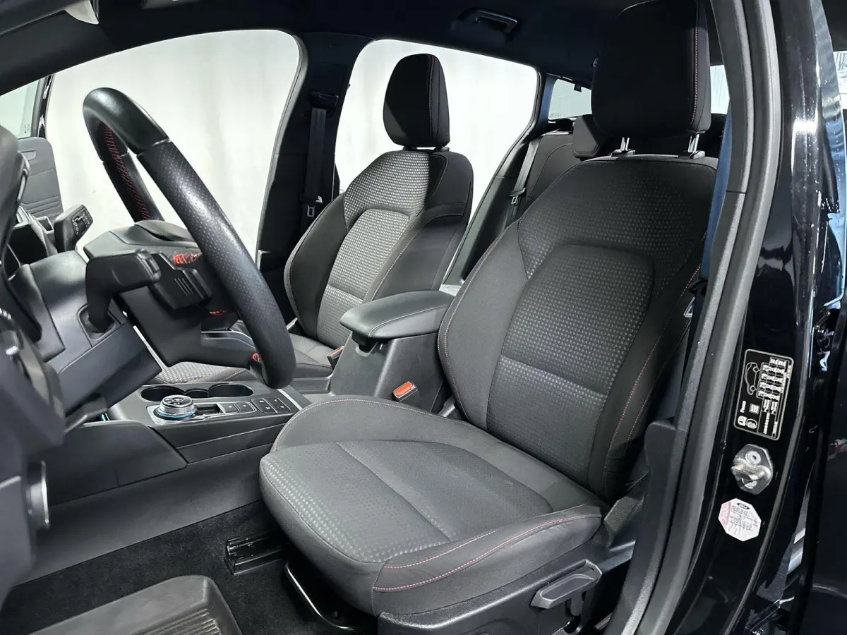 1.5 EcoBoost ST Line Business Automaat | 182 PK | Navi | LED