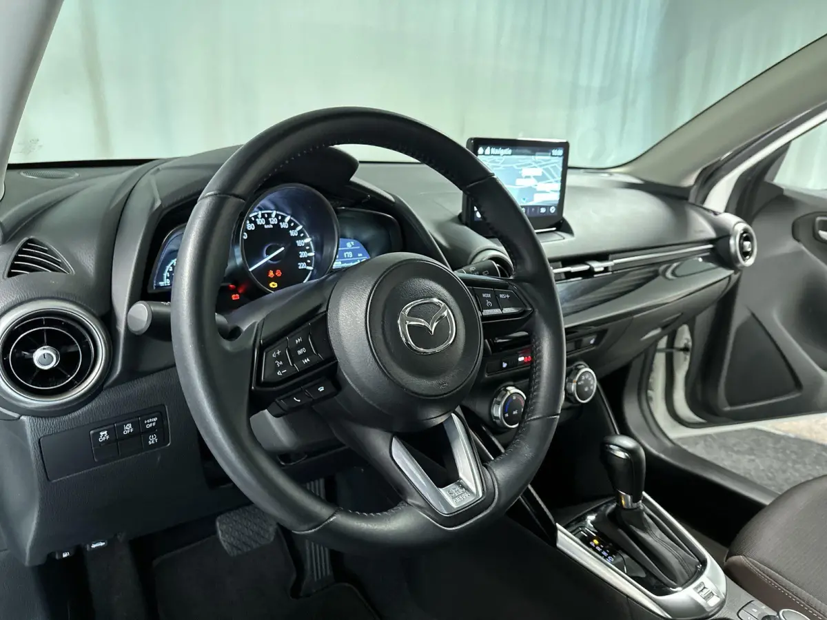 1.5 Skyactiv-G Luxury Automaat | LED | NAVI