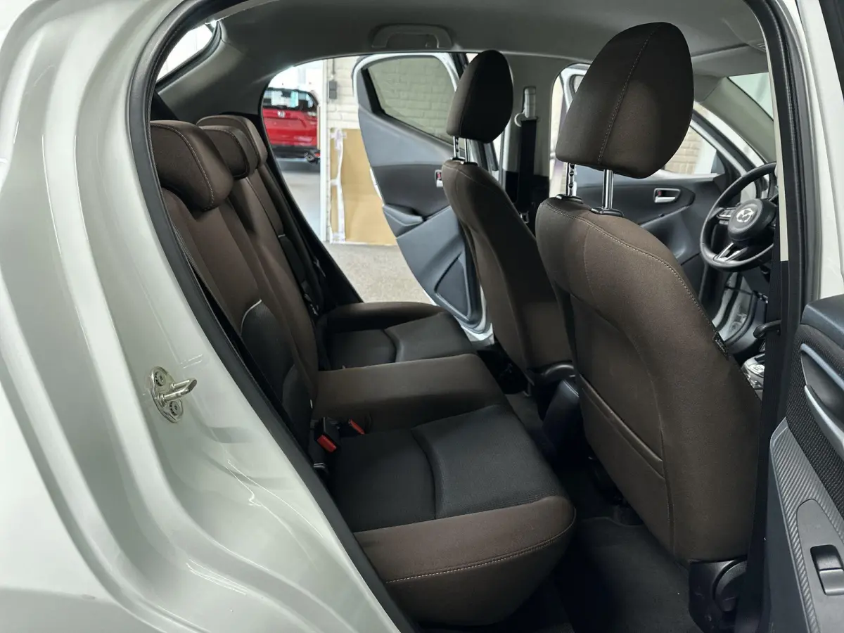 1.5 Skyactiv-G Luxury Automaat | LED | NAVI