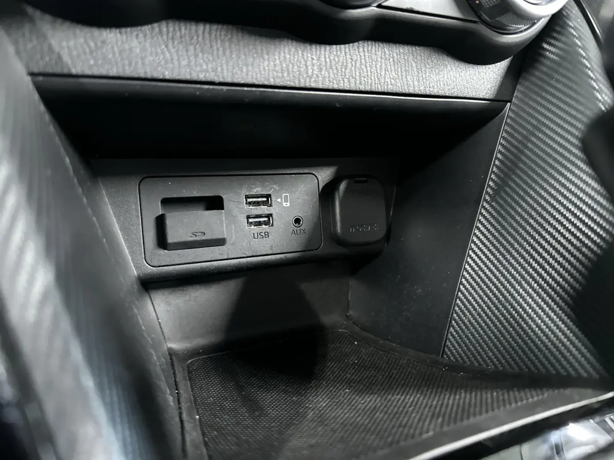 1.5 Skyactiv-G Luxury Automaat | LED | NAVI