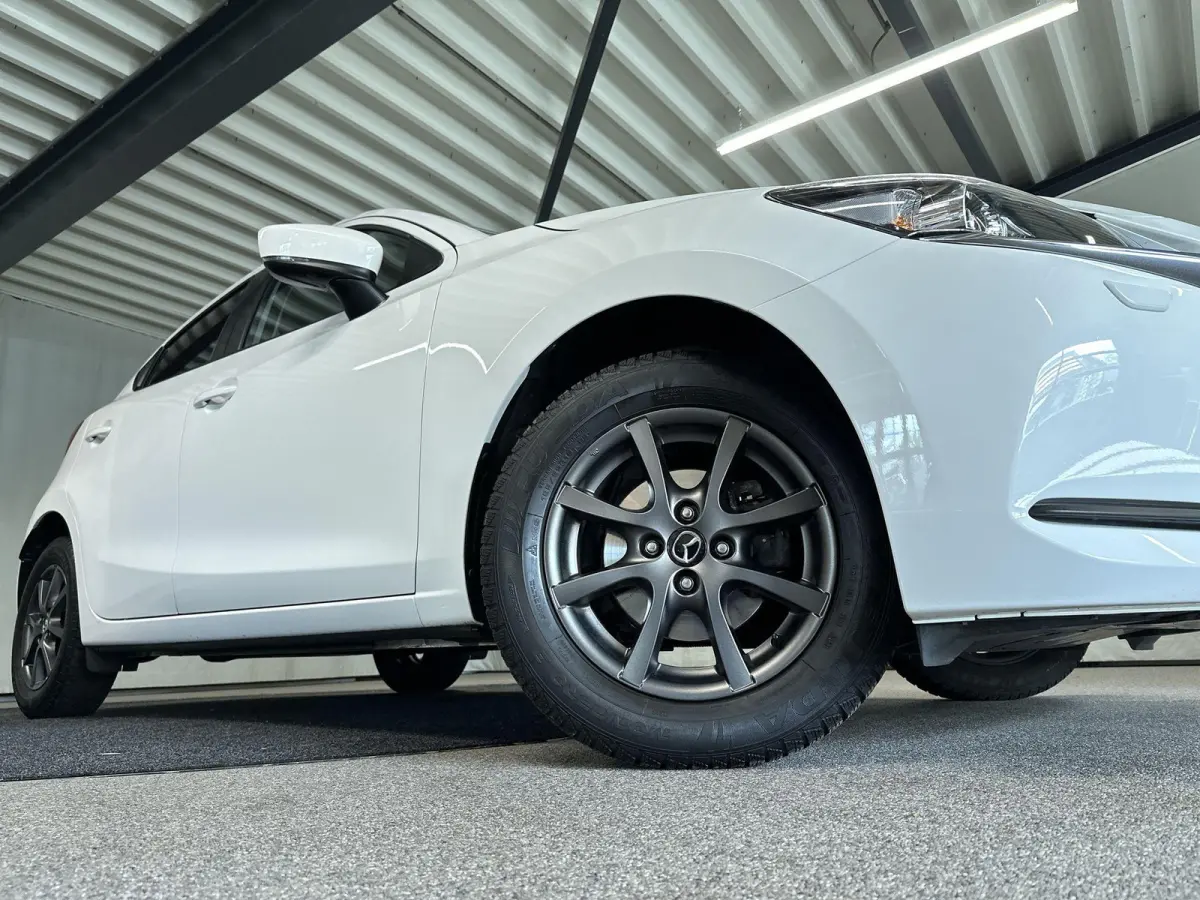 1.5 Skyactiv-G Luxury Automaat | LED | NAVI