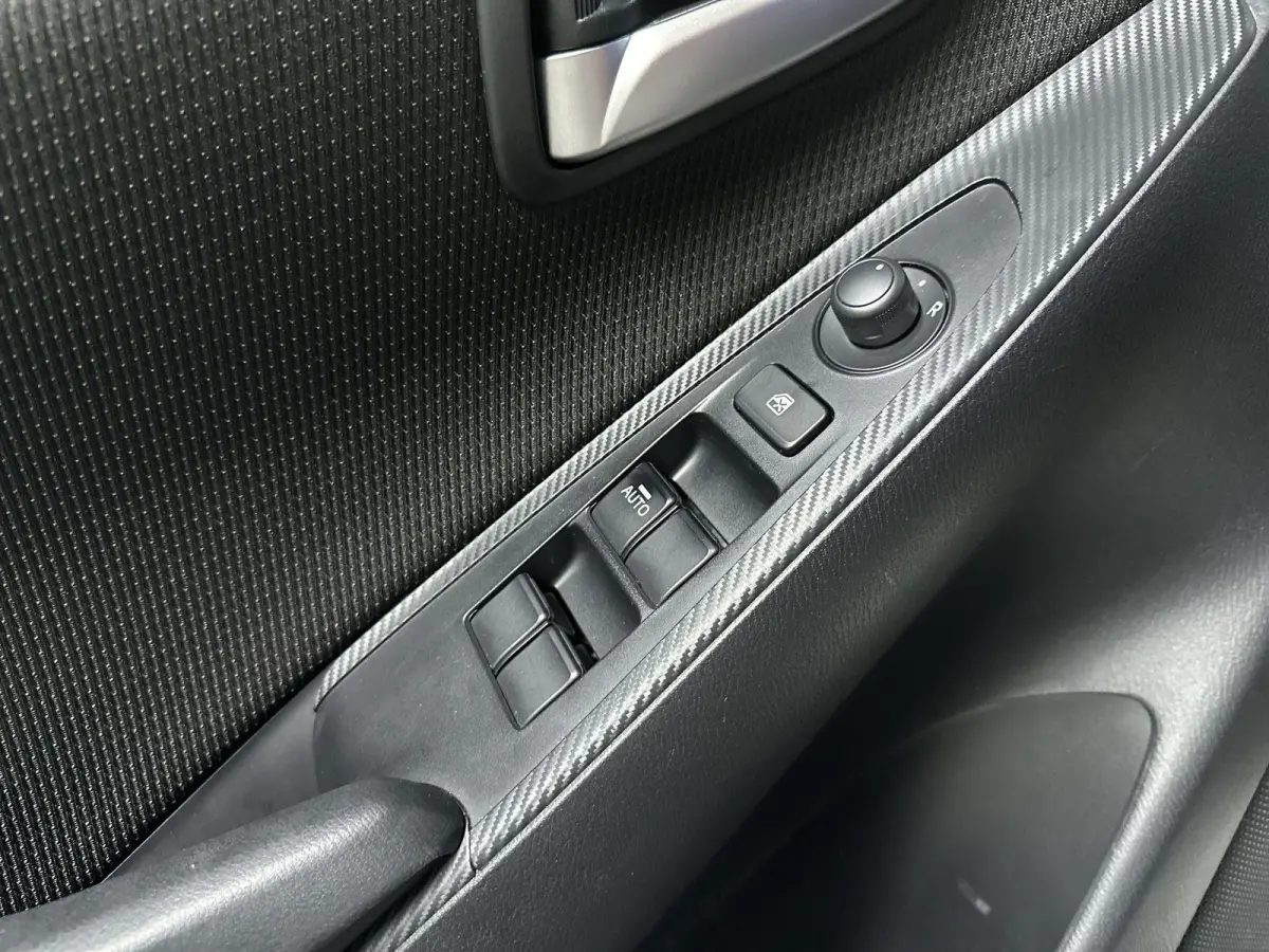 1.5 Skyactiv-G Luxury Automaat | LED | NAVI