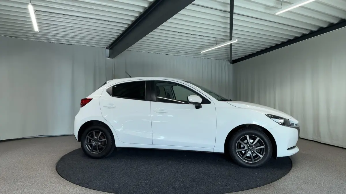 1.5 Skyactiv-G Luxury Automaat | LED | NAVI