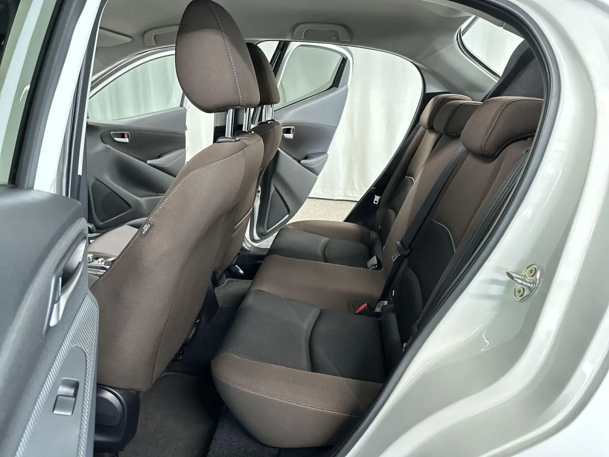 1.5 Skyactiv-G Luxury Automaat | LED | NAVI