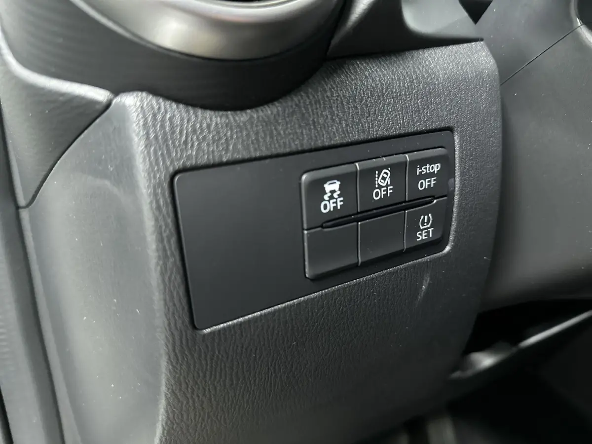 1.5 Skyactiv-G Luxury Automaat | LED | NAVI
