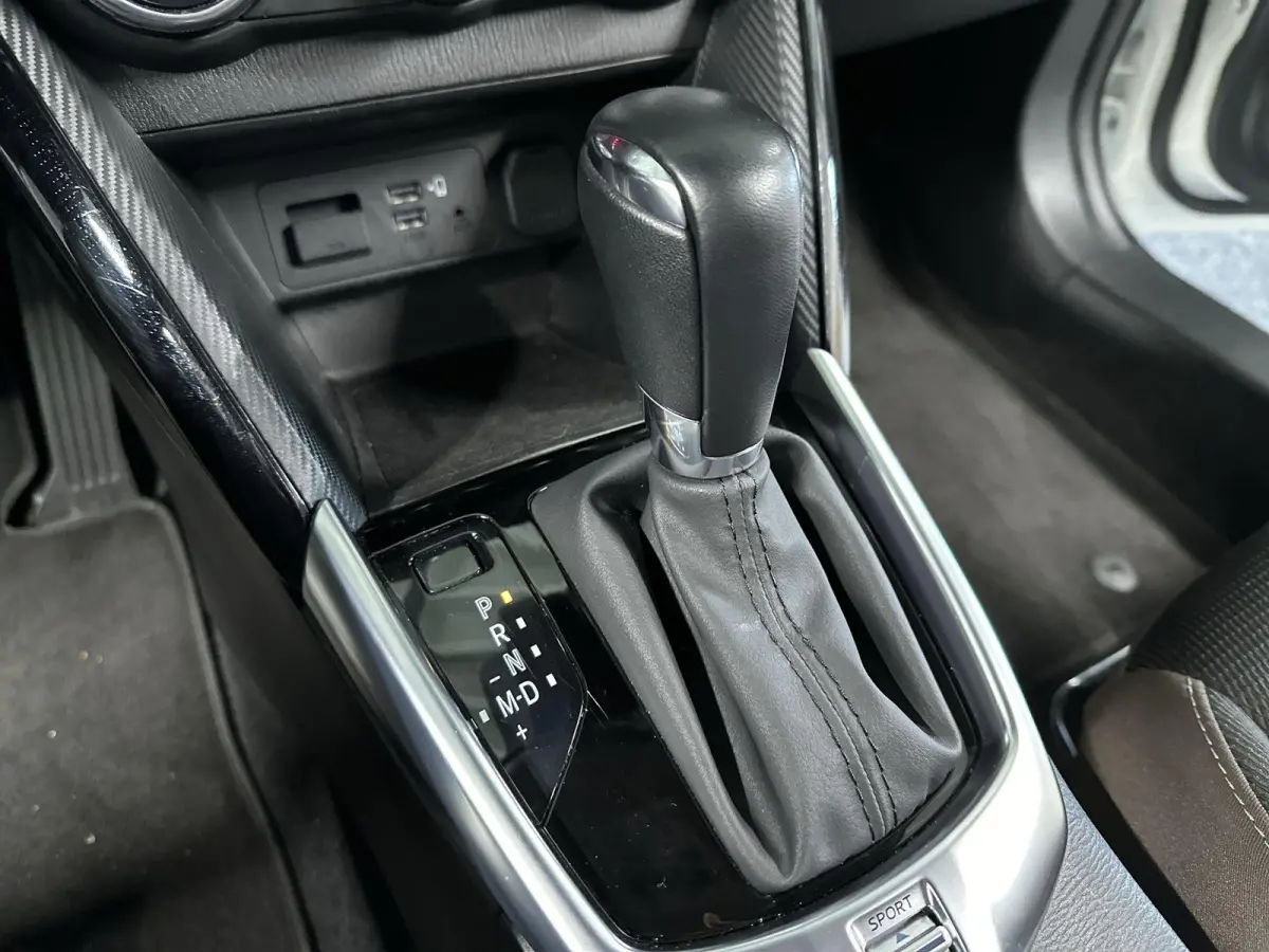 1.5 Skyactiv-G Luxury Automaat | LED | NAVI
