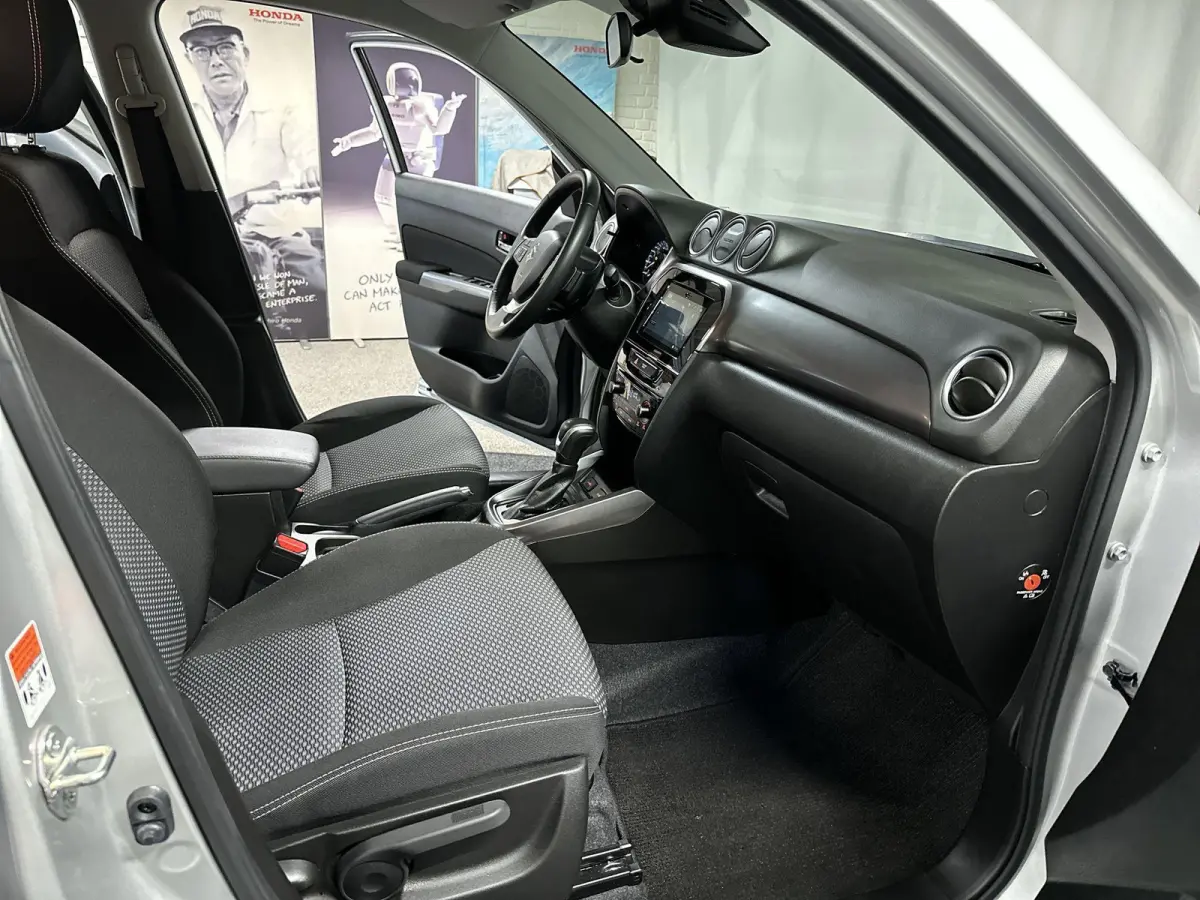 1.5 Hybrid Select Automaat | Navi | Trekhaak | Stoelverwarming
