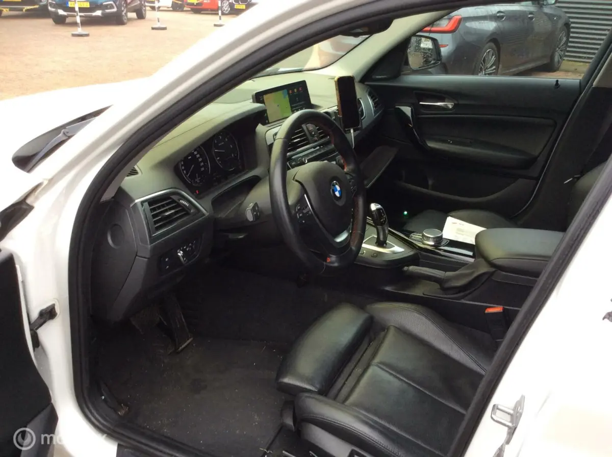 118d Executive 19"lm vlg Nav Apple Carplay nap leder