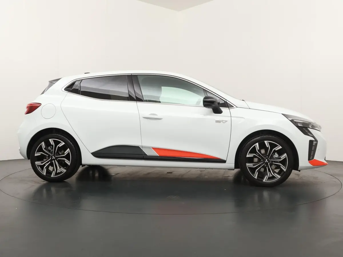 1.6 HEV Intense+ | Achteruitrijcamera | Adaptive Cruise Control | Apple Carplay/Android Auto | Climate Control | Navigatie | Parkeersensoren Voor en Achter | Stoel- en Stuurverwarming